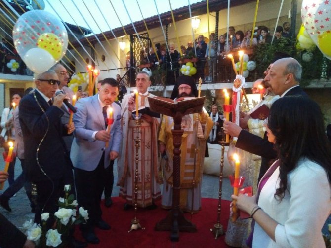 Hatay'da, Hristiyan Ortodoks Cemaati tarafından Paskalya Bayramı nedeniyle kilisede ayin düzenlendi.