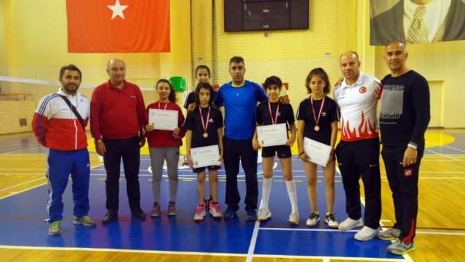 Yüreğir Serinevler Spor Salonunda düzenlenen Badminton Grup Müsabakaları sona erdi