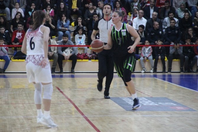 Basketbol 1. Ligi Play-Off Yarı Final: Elazığ İl Özel İdare: 67 - Urla Belediyesi: 61