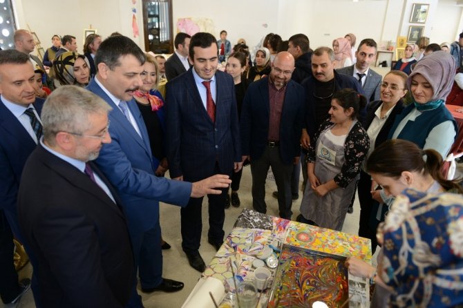 Çorum Belediyes tarafından Geleneksel el Sanatları Sergisi açıldı.