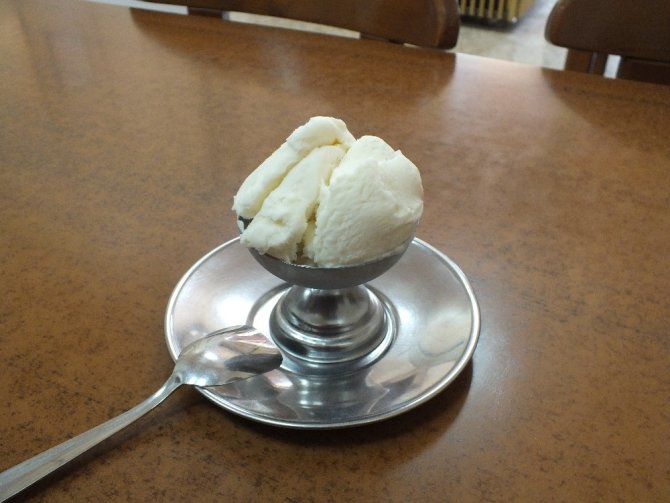 Soydan "El yapımı dondurma boğazları şişirmez. Doğal yaptığımız için açık dondurma daha sağlıklı"