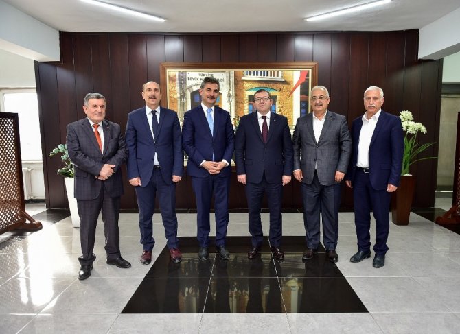 "Mamakımızı eğitimiyle, sağlığıyla, turizmiyle, ulaşımıyla en iyi yerlere taşıyacağız"