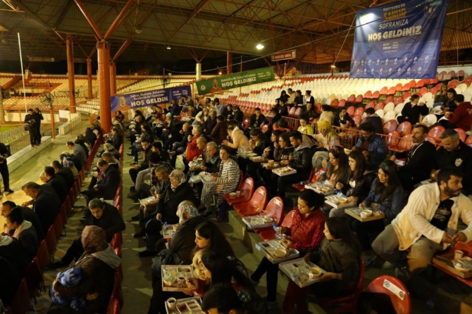 Er Meydanı’nda sahur bereketi