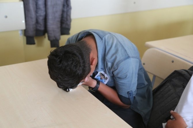 Teröristlerin şehit ettiği 13 yaşındaki Bilen’in arkadaşları, sırasına not bıraktı