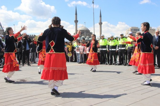 Vali Günaydın: ”İnsanlarımızı trafik konusunda eğitirsek, can kayıpları asgariye iner”