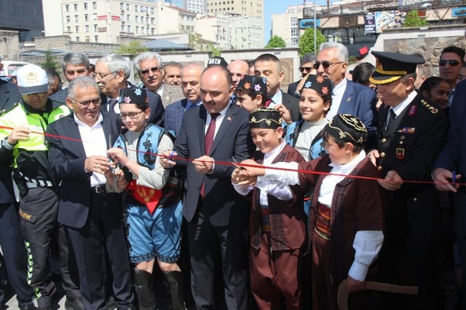 Vali Günaydın: ”İnsanlarımızı trafik konusunda eğitirsek, can kayıpları asgariye iner”