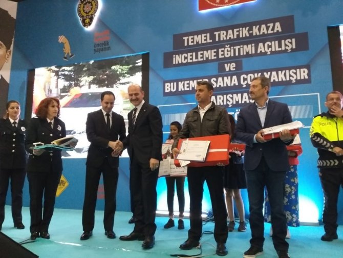 Bakan Soylu: "Türkiye uzun yıllardır, trafik güvenliği ile ilgili ciddi bir sorun yaşıyor"