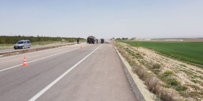 Kırşehir-Kayseri kara yolu üzerinde meydana gelen trafik kazasında 3 kişi yaralandı.