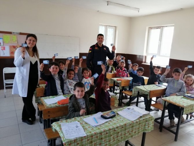 Malatya İl Jandarma Komutanlığına bağlı trafik ekipleri tarafından Öğrencilere trafik eğitimi verildi