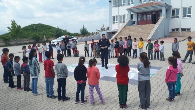 Malatya İl Jandarma Komutanlığına bağlı trafik ekipleri tarafından Öğrencilere trafik eğitimi verildi