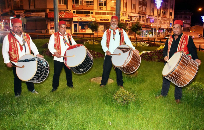 Yüksel: “Görevli davulculara bahşiş vermeyin”