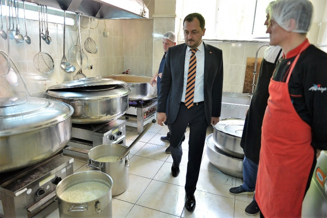 “Gönül Sofraları”nın kaynağı hayırseverler