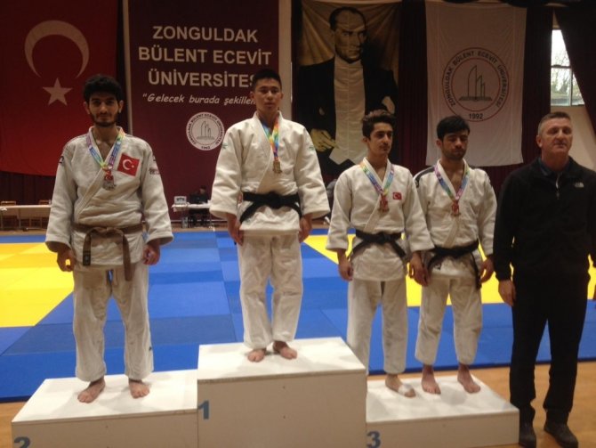 Düzce Üniversitesi öğrencisi Yakup Çiftçi Türkiye ikincisi oldu