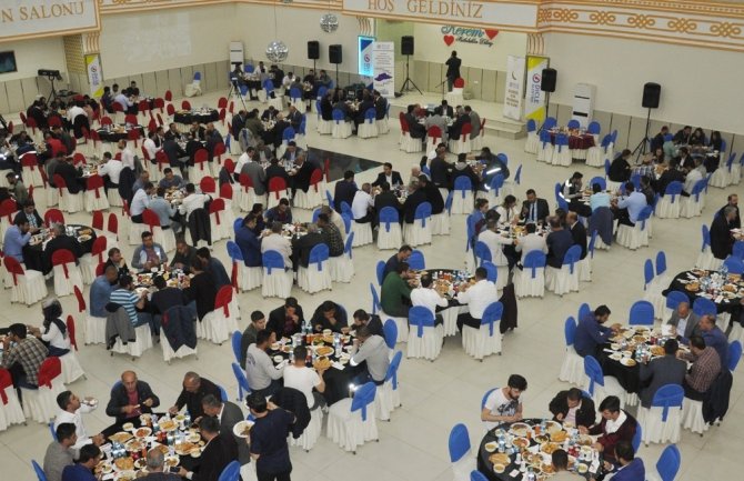 Dicle Elektrik çalışanlarını geleneksel iftarda buluşturdu