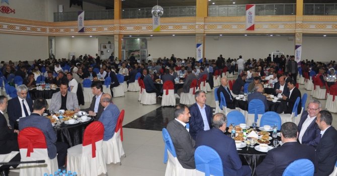 Dicle Elektrik çalışanlarını geleneksel iftarda buluşturdu