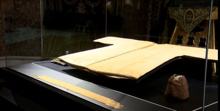 Hırka-i Şerif Fatih'teki Hırka-i Şerif Camisi'nde ziyarete açıldı