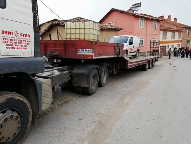 Kütahya'da seyir halindeki Otomobil tıra çarptı: 1 yaralı