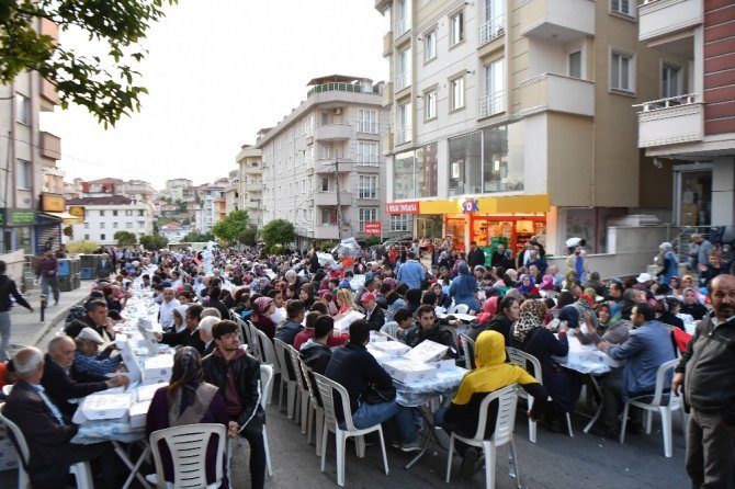 Belediyesi tarafından etkinlikte Binlerce Maltepeli “Sevgi Sofraları”nda buluştu