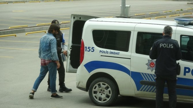 Eski kız arkadaşıyla ve 3 kişiyi rehin alarak darp eden üniversite öğrencisi tutuklandı