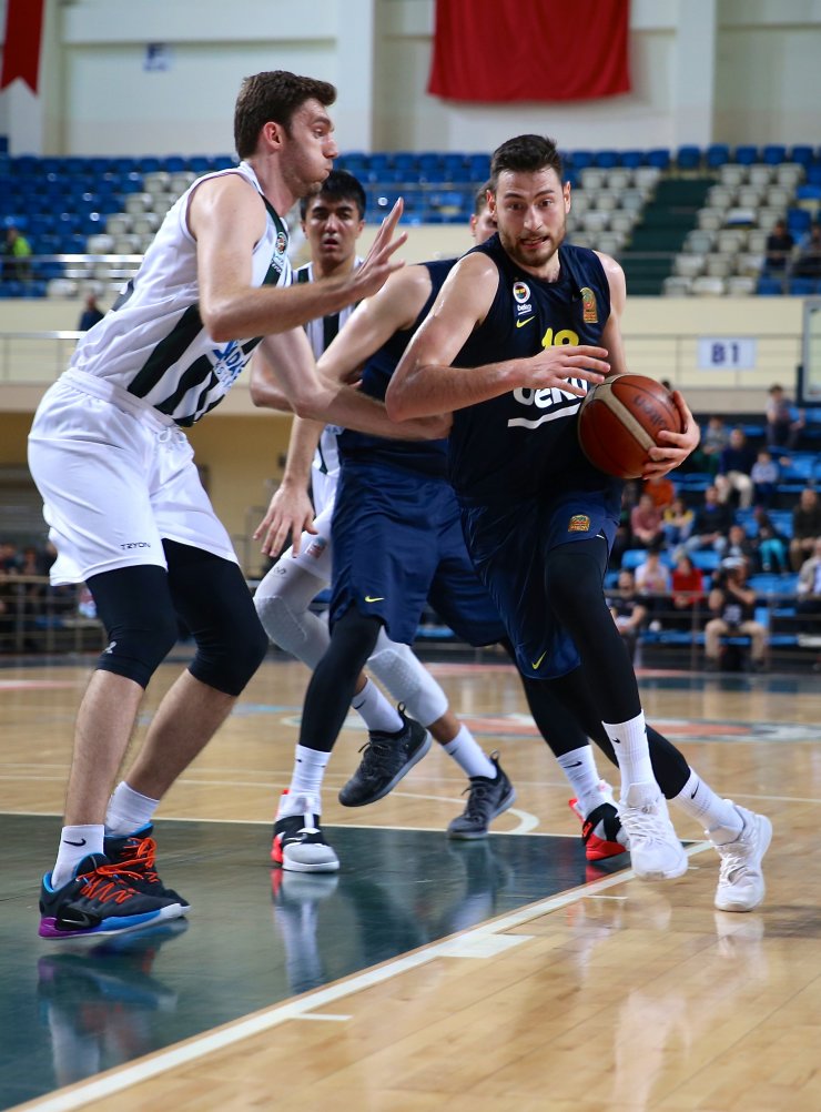 Fenerbahçe deplasmanda Adatıp Sakarya Büyükşehir Belediye Basketbol'u mağlup etti