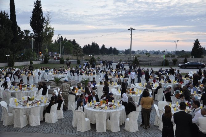 Hatay Dörtyol’da şehit aileleri ve gaziler onuruna İftar verildi