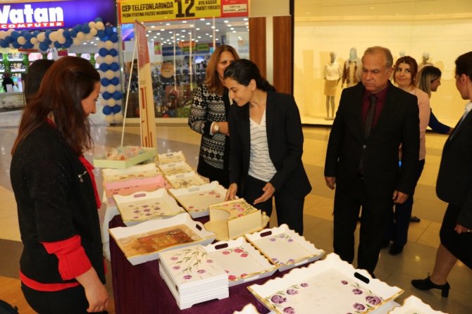 Malatya'da 12 Mayıs Anneler günü kapsamında el emeği ürünleri sergisi açıldı