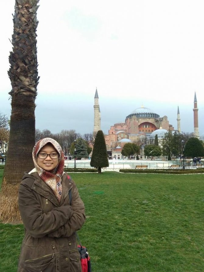 Endonezyalı öğrencinin annesine Anneler Günü sürprizi