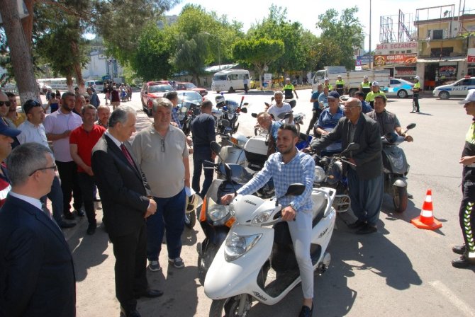 Mersin'in Silifke ilçesinde motosiklet sürücülerine kask dağıtıldı