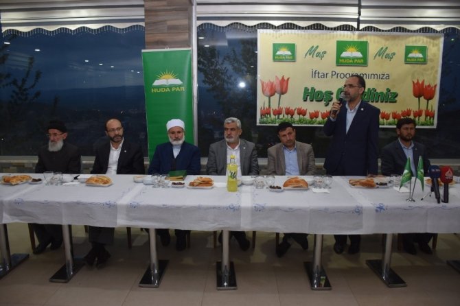 HÜDA PAR Genel Başkanı Sağlam: "Etrafımızdaki ateşin bize sıçratılması için özel gayret gösteriliyor"