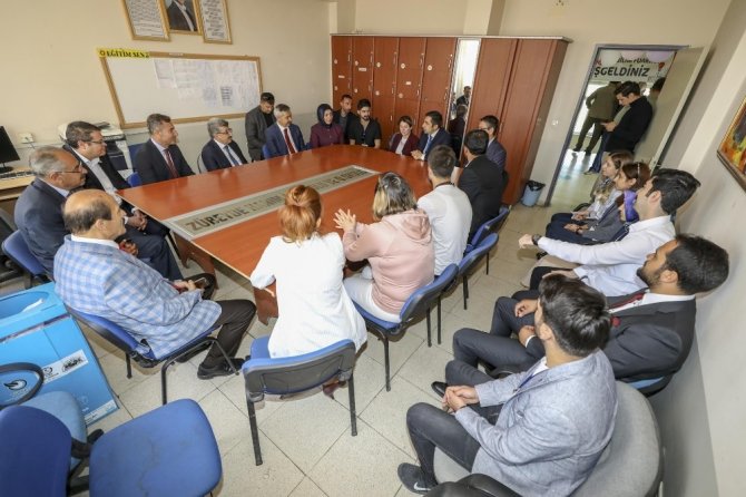 Vali Mehmet Emin Bilmez'in katılımıyla TÜBİTAK 4006 Bilim Fuarı açıldı