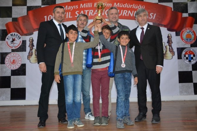 100. Yıl Satranç Turnuvas" ödülleri sahiplerini buldu