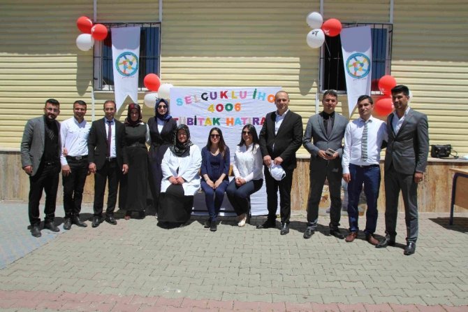 Muş'un Varto ilçesindeki Selçuklu İmam Hatip Ortaokulu öğrencilerinÜBİTAK Bilim Fuarı