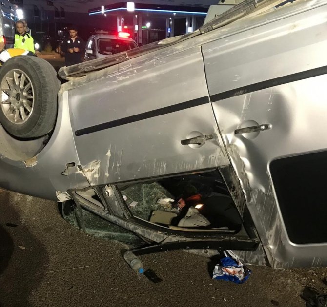 Adıyaman'da otomobilin takla atması sonucu meydana gelen kazada 2 kişi yaralandı