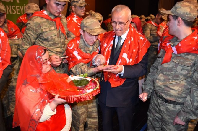 Bursa'da vatani görevini yapacak engellilere asker kınası yakıldı