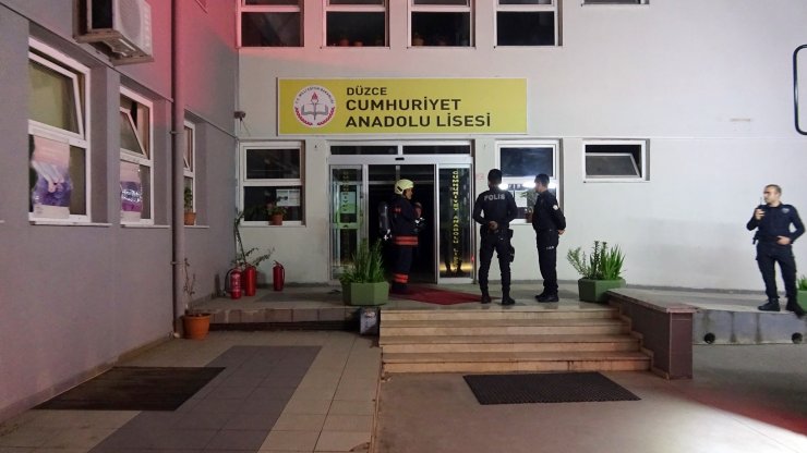 Düzce'de sahur vakti Cumhuriyet Anadolu Lisesi'nin yangın paniği