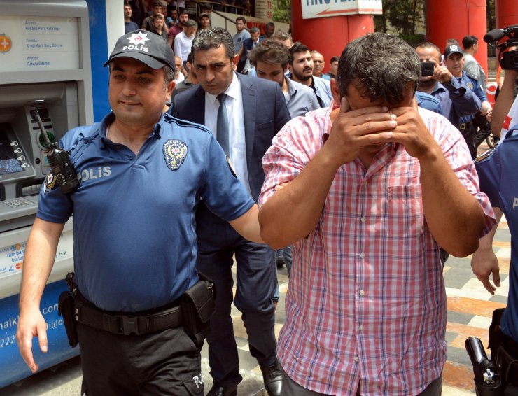 Eşi evi terk edince 7 yaşındaki oğlunu da yanına alarak intihara kalkıştı