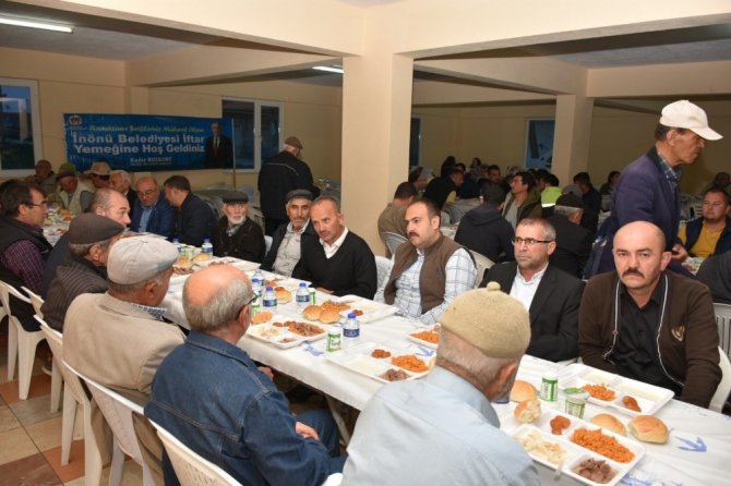 Eskişehir İnönü belediyesinin mahalle iftarları devam ediyor