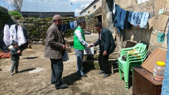 İHH’nın Bitlis'in Ahlat İlçe Temsilciliği tarafından Ramazan yardımı