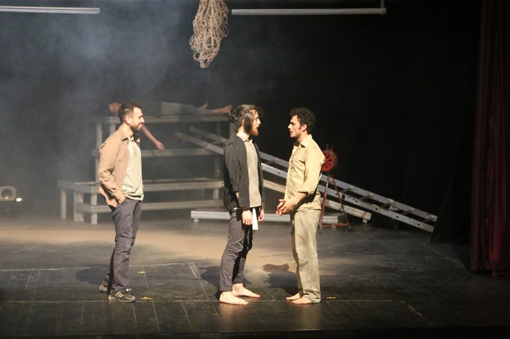 Maltepe'de Soma maden faciasında hayatını kaydedenler sahnede anıldı