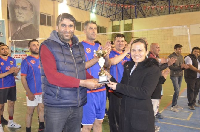 Refahiye Kaymakamlığı kurumlar arası voleybol bahar turnuvası, sona erdi