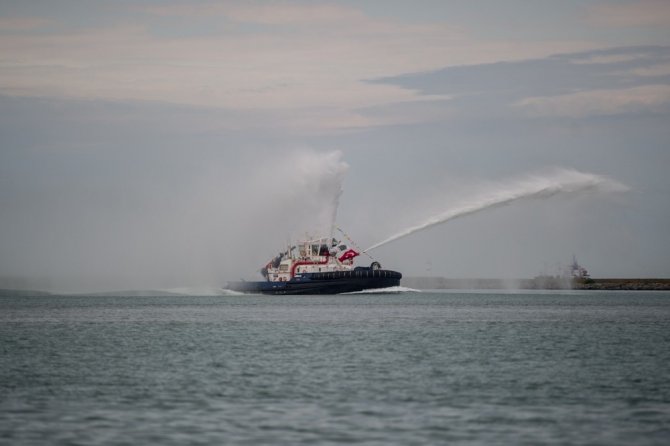Türk bayrağını Cumhurbaşkanı Erdoğan’a ulaştırdılar