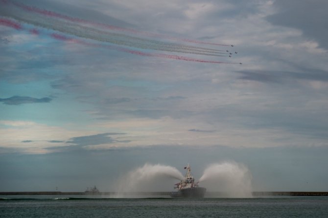 Türk bayrağını Cumhurbaşkanı Erdoğan’a ulaştırdılar