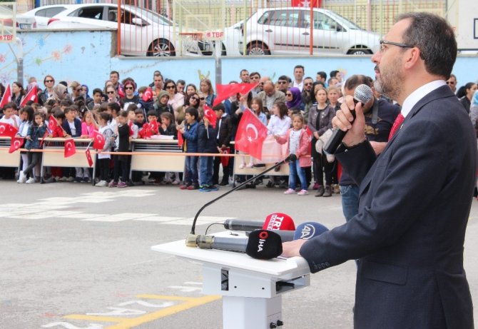 “Kültürde, sanatta, sporda, bilimde öncü bir gençlik yetiştireceğimize inanıyorum"