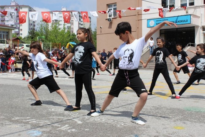 “Kültürde, sanatta, sporda, bilimde öncü bir gençlik yetiştireceğimize inanıyorum"