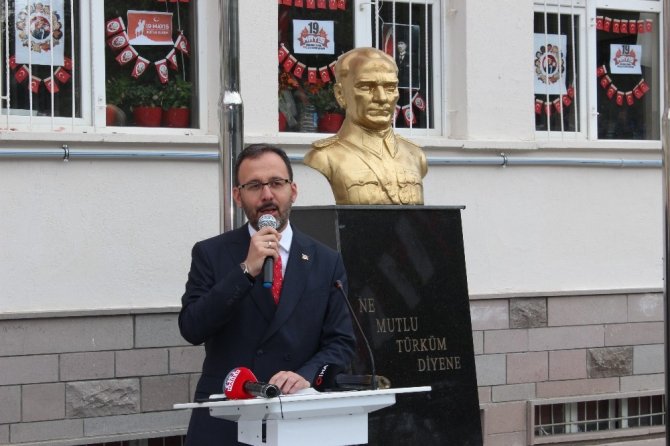 “Kültürde, sanatta, sporda, bilimde öncü bir gençlik yetiştireceğimize inanıyorum"