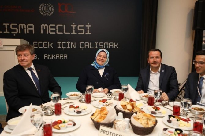 “Türkiye’yi, çalışma hayatımızın niteliklerini hedeflediğimiz noktaya el birliği ile taşıyacağız”