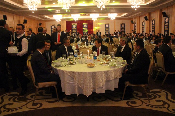 "Halkın Peygamber postunda oturduğunu kabul ettiği bir görevliden bahsediyoruz"