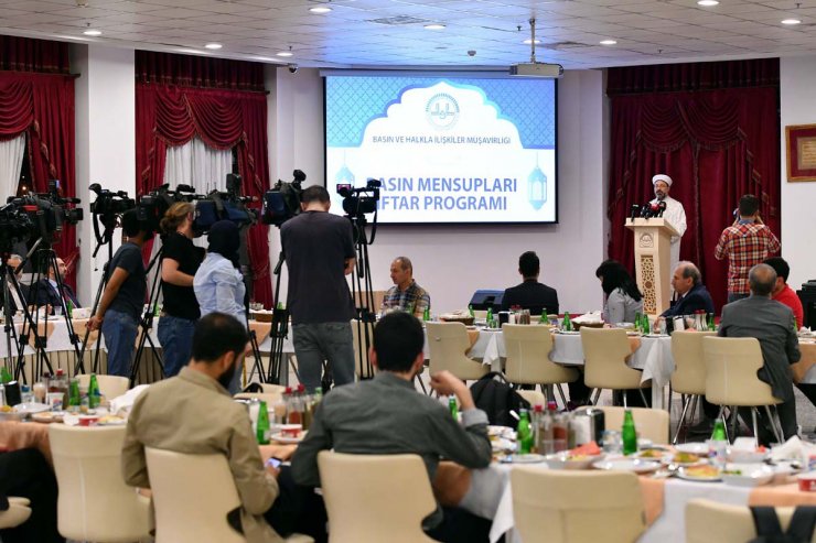 "İstanbul Yenikapı’da 300 bin vatandaşımız ile açık havada teravih namazı kılacağız"