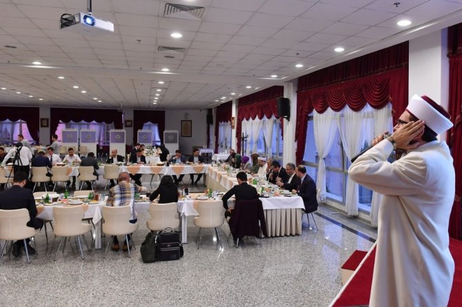 “Muhtacın yardım almaya ihtiyacı olduğu gibi, imkanı olanın da yardım etmeye ihtiyacı var”