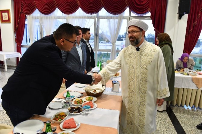 “Muhtacın yardım almaya ihtiyacı olduğu gibi, imkanı olanın da yardım etmeye ihtiyacı var”